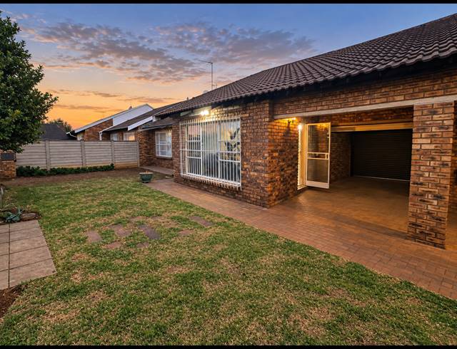 2 BEDROOM TOWNHOUSE FOR SALE IN WALDRIFT
